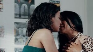 Booty horny lesbians porn video