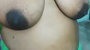 Indian sexy big boobs aunty