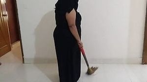 35 Year Old Indian Muslim Neighbor Aunty Fucked While Sweeping The House